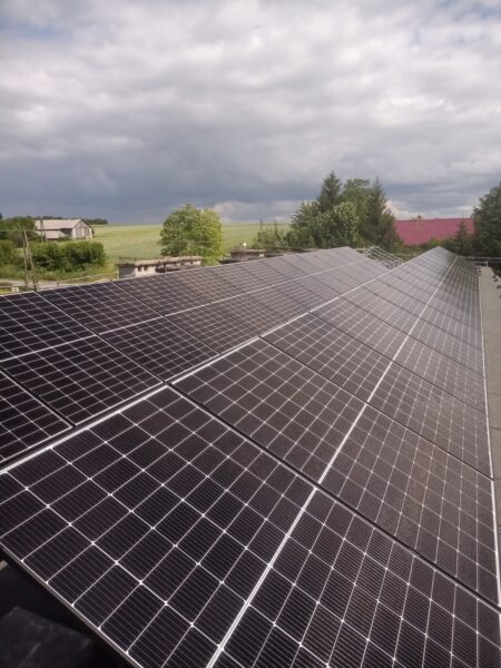 Strona gŁówna Instalacja fotowoltaiczna 10 kW zamontowana na dachu budynku mieszkalnego