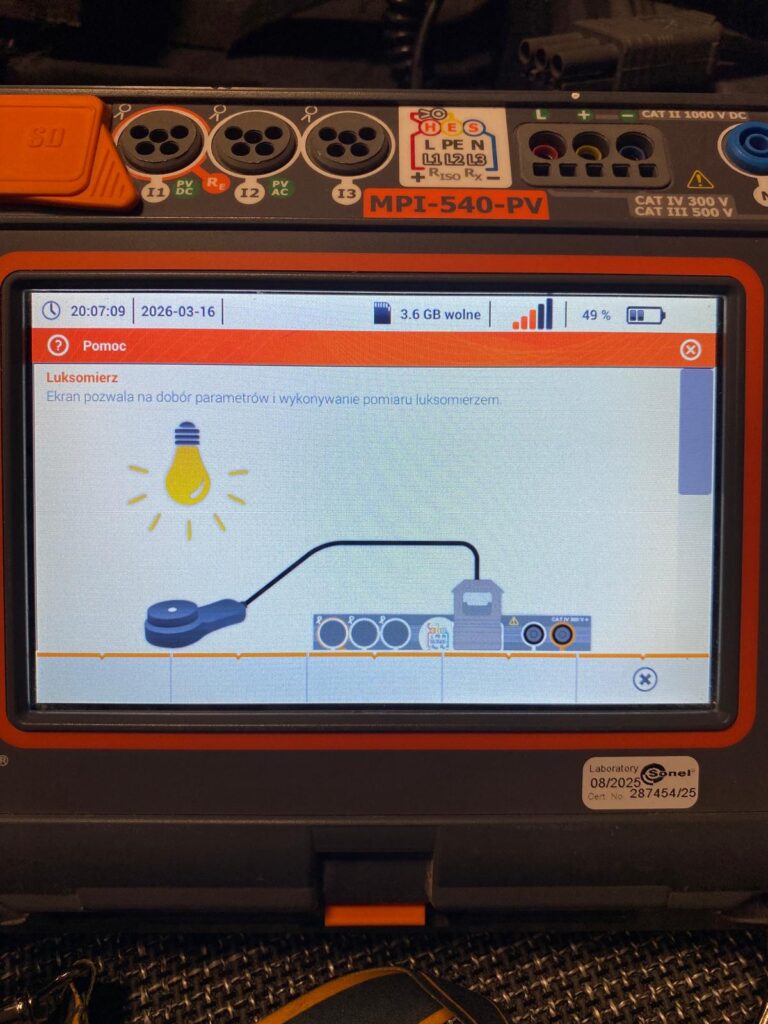 Pomiary elektryczne Miernik Sonel MPI-540-PV przygotowany do pomiaru natężenia oświetlenia luksomierzem